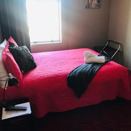 Otautau Hotel Екстер'єр фото