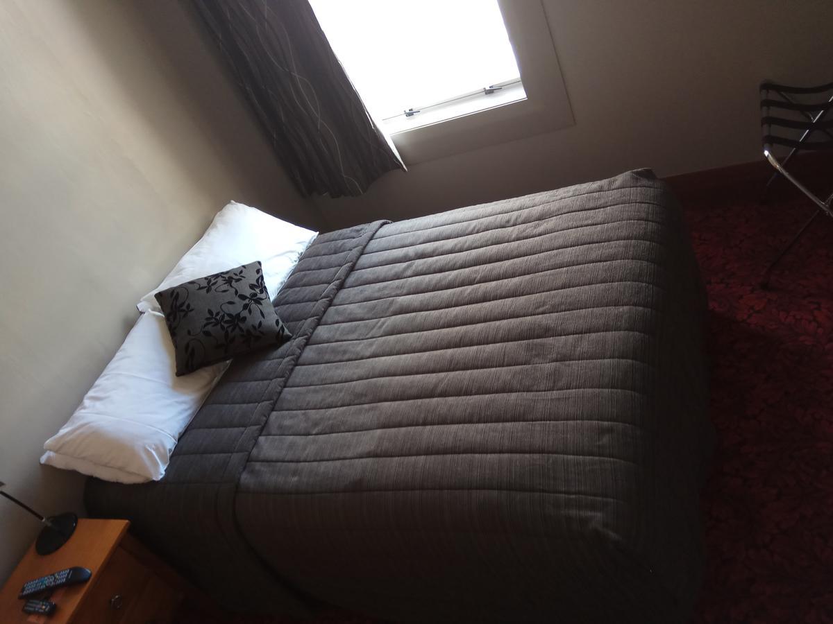 Otautau Hotel Екстер'єр фото