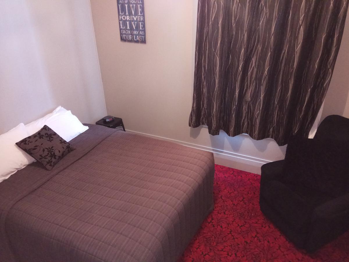 Otautau Hotel Екстер'єр фото