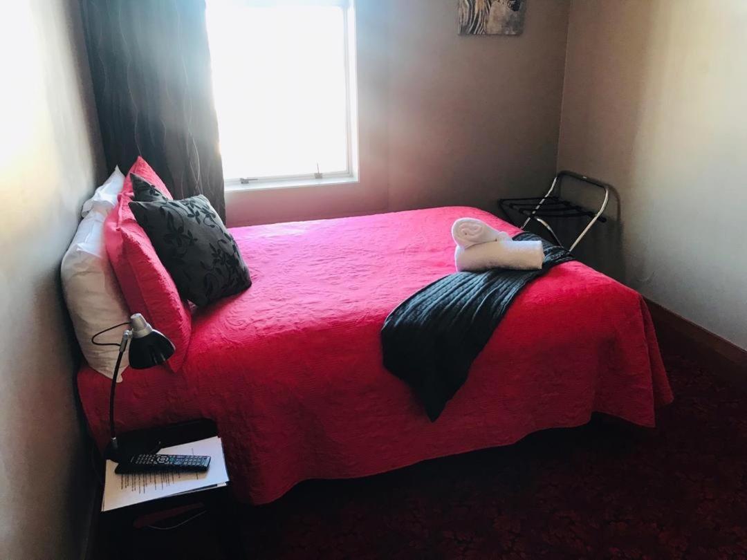 Otautau Hotel Екстер'єр фото