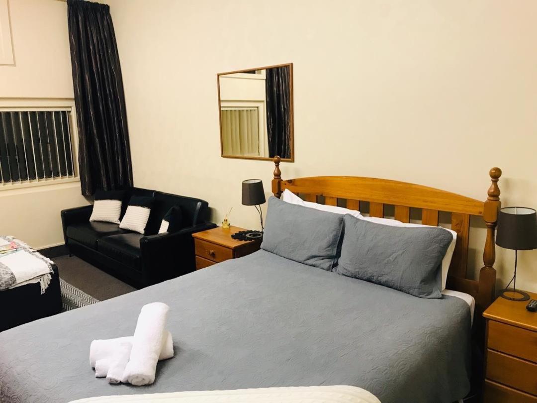 Otautau Hotel Екстер'єр фото