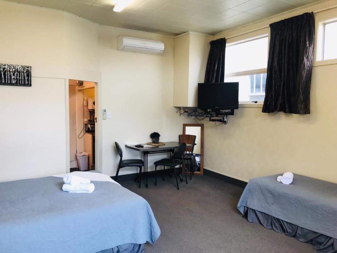 Otautau Hotel Екстер'єр фото